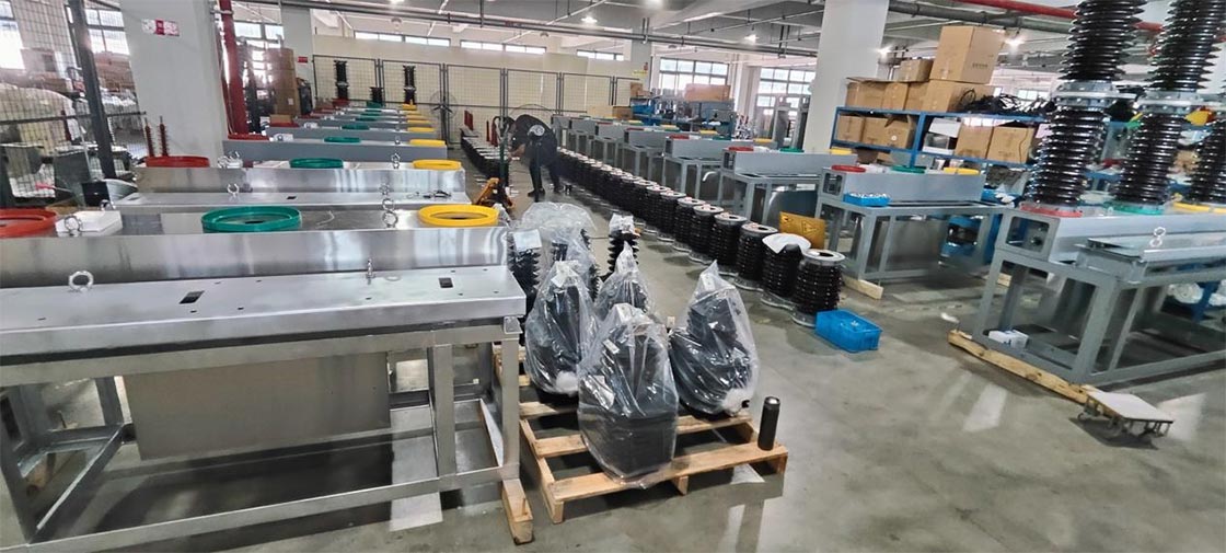 Outdoor SF6 Circuit Breaker